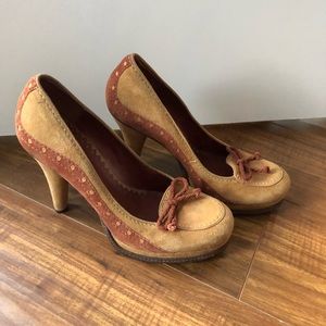 Vintage Vince Camuto Suede Saddle Heels